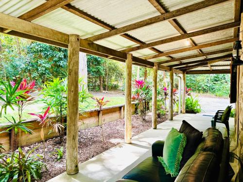 Κήπος έξω από το Ferns Hideaway Resort