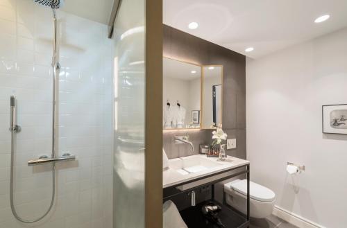 Un baño de H10 Casa Mimosa 4* Sup