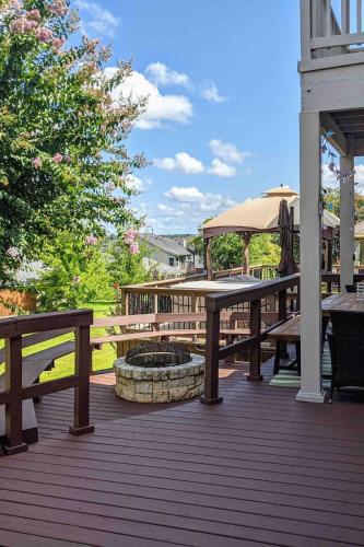 Enchanted April Lake House 3 Bed 2 Bath