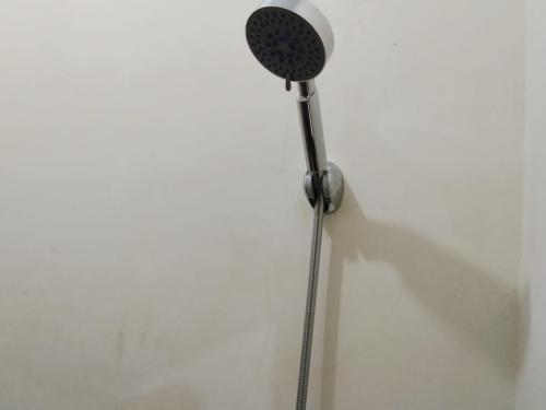 a microphone is attached to a white wall at Turuo Homestay Syariah Pringsewu Lampung Mitra RedDoorz in Margakaya