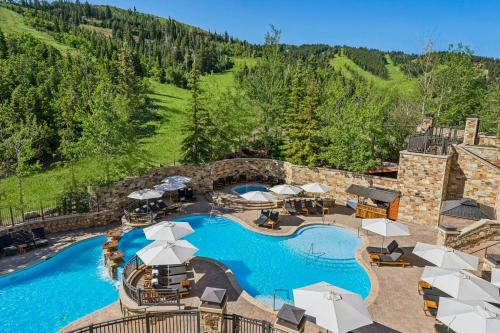 Bazén v ubytování St. Regis Deer Valley nebo v jeho okolí