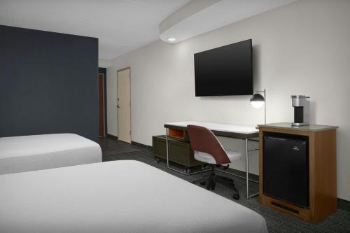 Ένα ή περισσότερα κρεβάτια σε δωμάτιο στο Courtyard by Marriott Pensacola Downtown