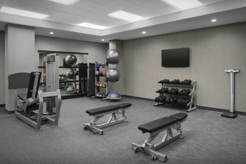 Γυμναστήριο ή/και όργανα γυμναστικής στο Courtyard by Marriott Pensacola Downtown
