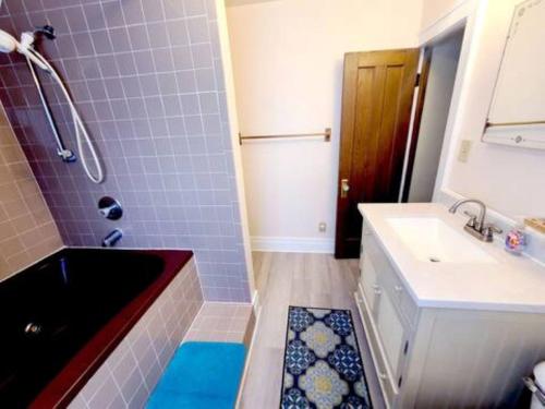 Bilik mandi di BELLE ON HARLEM - Shared Homestay