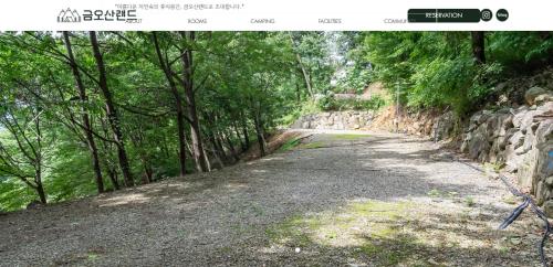 a dirt road with trees on either side at Venetian Terra KM LAND VTKL 하동 금오산 랜드 숲 캠핑장 