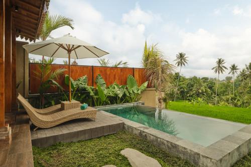 Πισίνα στο ή κοντά στο Griya Dukuh Ubud Villa