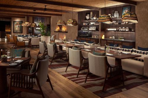 Restoran atau tempat lain untuk makan di The Ritz-Carlton, Masai Mara Safari Camp