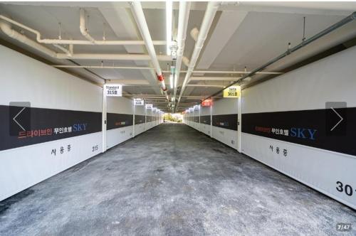 a long hallway of an empty parking garage at Pocheon Sky Drive In Hotel in Pocheon