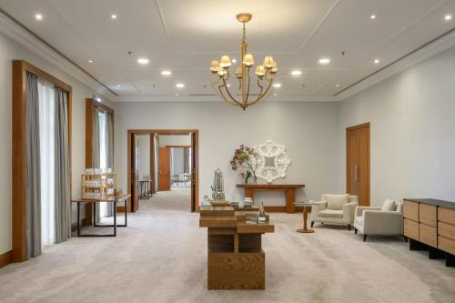 a salon with a waiting room with a chandelier at Praia D'El Rey Marriott Golf & Beach Resort in Casal da Lagoa Seca