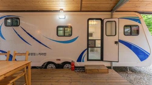 Φωτογραφία από το άλμπουμ του Gapyeong T N Pastel Glamping Caravan σε Mak-kol