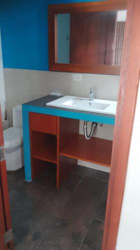 a bathroom with a sink and a toilet at Internacional Hostel Coffee Area in Armenia