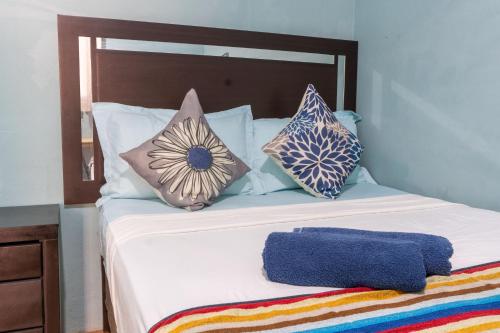 Posada del Centro Mazunte Rinconcitoにあるベッド