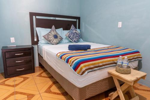 Posada del Centro Mazunte Rinconcitoにあるベッド