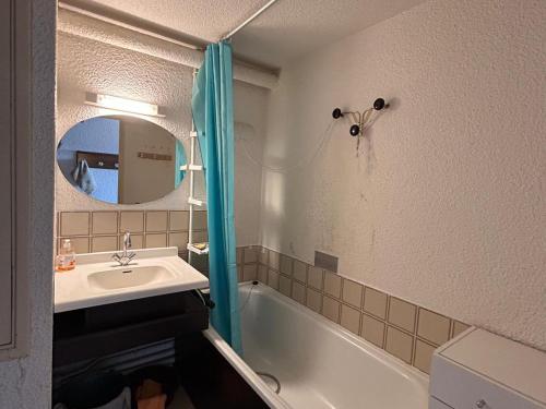 Koupelna v ubytování Studio 4 pers au pied des pistes avec WIFI - FR-1-814-37
