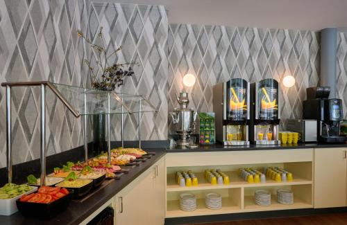 Makanan di atau berdekatan hotel