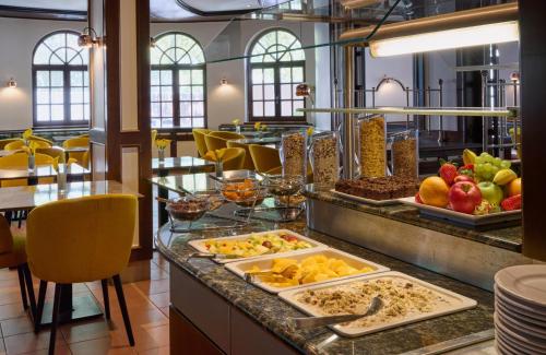 Makanan di atau berdekatan hotel