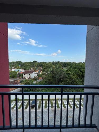 a balcony with a view of a street and trees at Apartamento Completo com piscina e play infantil in Ananindeua
