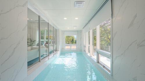 a large room with a swimming pool in a house at Gapyeong Pool Villa Stay Cheongpyeong in Gapyeong