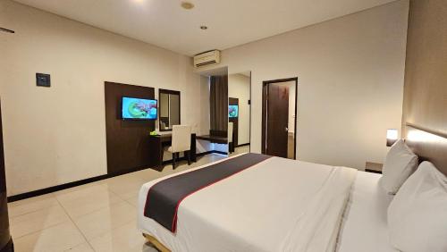 Grage Hotel Malang by TOSにあるベッド
