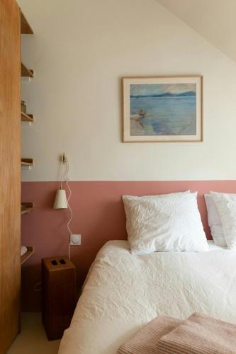 Charming House In The Heart Of Beauceにあるベッド