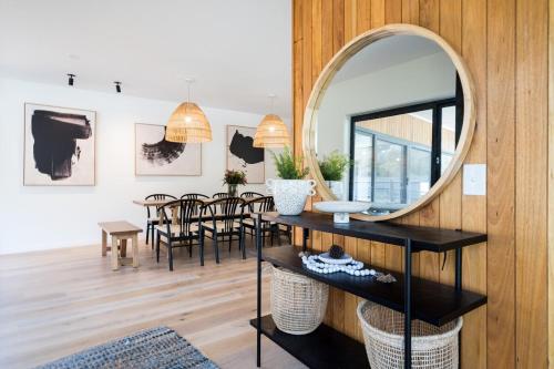 Fotografie z fotogalerie ubytování Coastal Luxe - Heated Pool, Tennis, Sauna, Acreage v destinaci Fingal