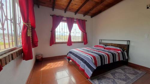 Giường trong phòng chung tại Excellent Home Near Rosarito Beach