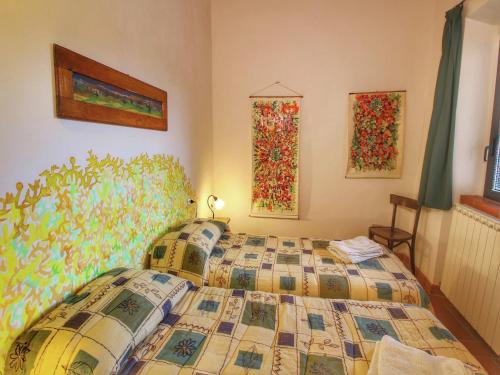 Katil atau katil-katil dalam bilik di Farmhouse with pool, views