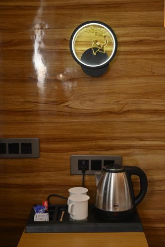 Kemudahan buat kopi dan teh di Hotel Golden Potala