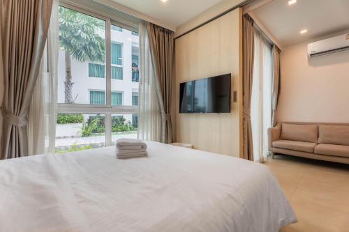 Ένα ή περισσότερα κρεβάτια σε δωμάτιο στο 1bed Luxury apartment with pool & gym access near walking street