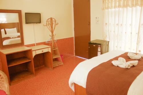 Ein Bett oder Betten in einem Zimmer der Unterkunft Hotel Himalayan Inn