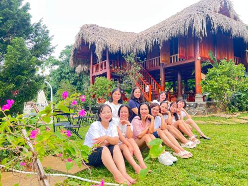Gió Núi Homestaysにある庭