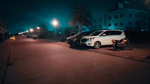 Afbeelding uit fotogalerij van Brijwasi Bhavan vrindavan Omax in Chhatikara