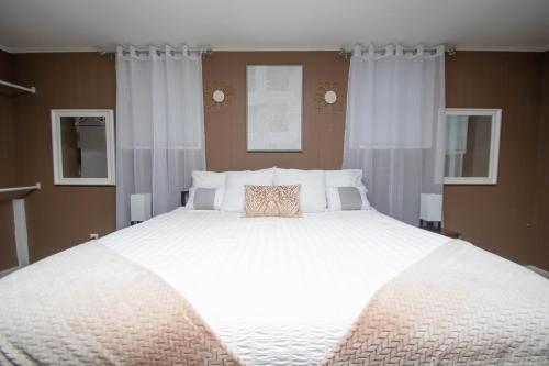 Ένα ή περισσότερα κρεβάτια σε δωμάτιο στο Midtown Serenity 2