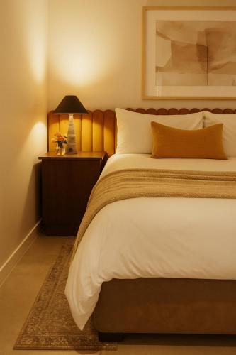 Cama o camas de una habitación en The Max Hotel Sandton
