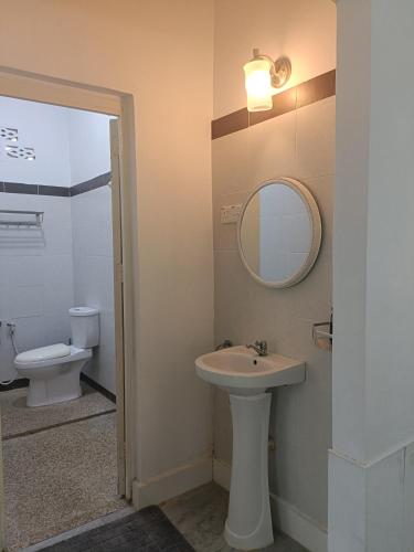 Bilik mandi di Ulu Rhu Villa