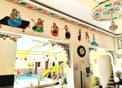 Bazén v ubytování The Lakeside Haveli nebo v jeho okolí