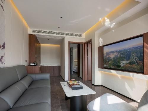 a living room with a couch and a table at 张家界叁禾溪居-Free one way pick up service over 2 nights in Zhangjiajie