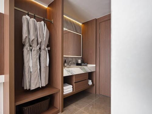 a bathroom with a sink and a mirror at 张家界叁禾溪居-Free one way pick up service over 2 nights in Zhangjiajie