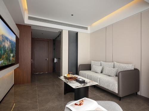 a living room with a couch and a table at 张家界叁禾溪居-Free one way pick up service over 2 nights in Zhangjiajie