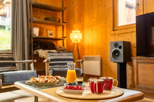 Μια τηλεόραση ή/και κέντρο ψυχαγωγίας στο Authentic and Spacious Chalet in Méribel 5 Bedrooms