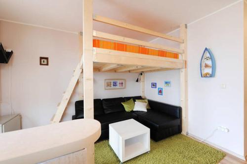Двухъярусная кровать или двухъярусные кровати в номере Apartment Doris