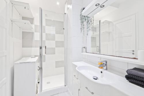 Near Eiffel Tower Luxurious 1 Bedroom Apartment with Free Netflix