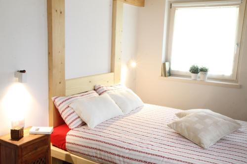 Кровать или кровати в номере Dolomiti di Brenta House 2