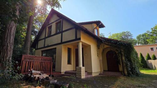 Żółty Domek nad Jeziorem Lubniewice