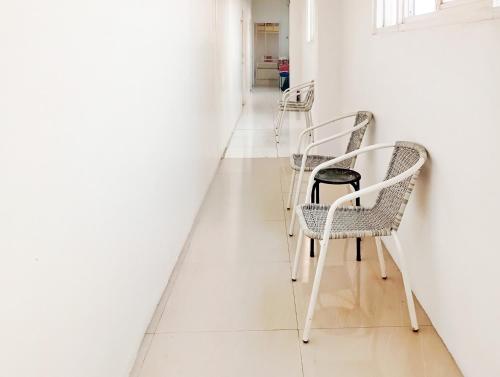 a corridor with chairs and a table in a room at RedDoorz Hostel at Luna Bunkbed Malioboro in Jarakan