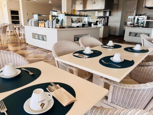 Cuisine ou kitchenette dans l'établissement Hotel Menorca Binibeca - Adults Recommended - by Pierre & Vacances Premium