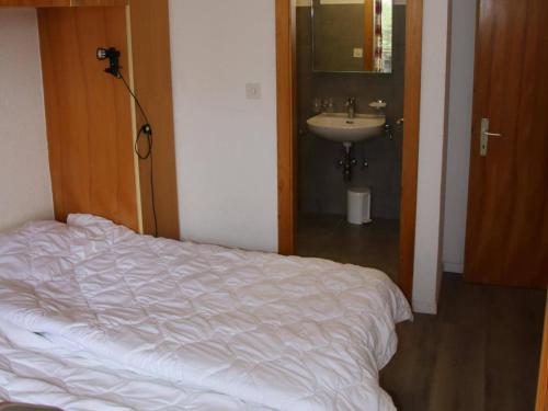 Apartment in Les Mélèzes near Gondola