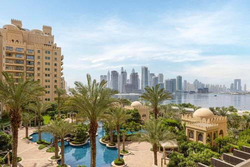 Fairmont North 2BR 2 Balconies Sea View