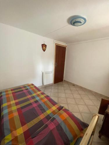 a bedroom with a bed with a colorful blanket at Casa de Pueblo in Sarratella