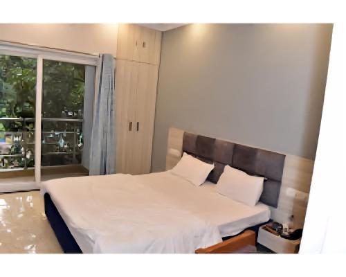 Ένα ή περισσότερα κρεβάτια σε δωμάτιο στο Hotel The Lake Castle, Ranchi, Jharkhand